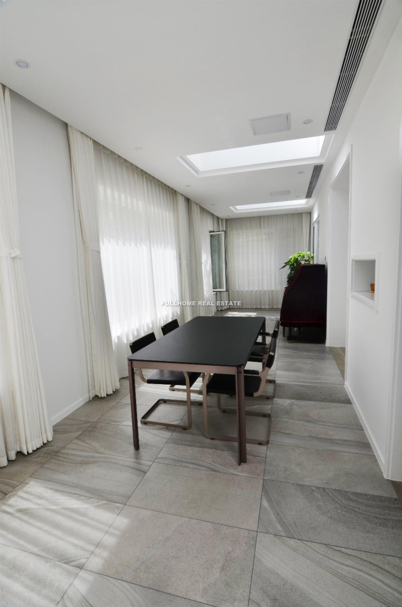 river-garden-for-rent-4-brs-300-sqm-50000-rmb-month-beijing